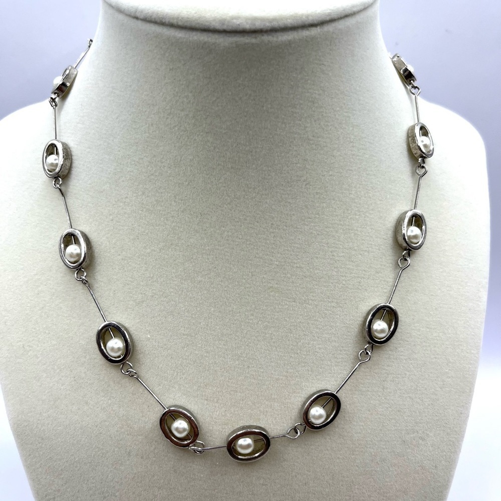 Necklace Pearl & Silver Tone Stations Oval With A Pearl Inside Unique Vintage